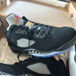 Jordan V low golf 8.5M or 10W